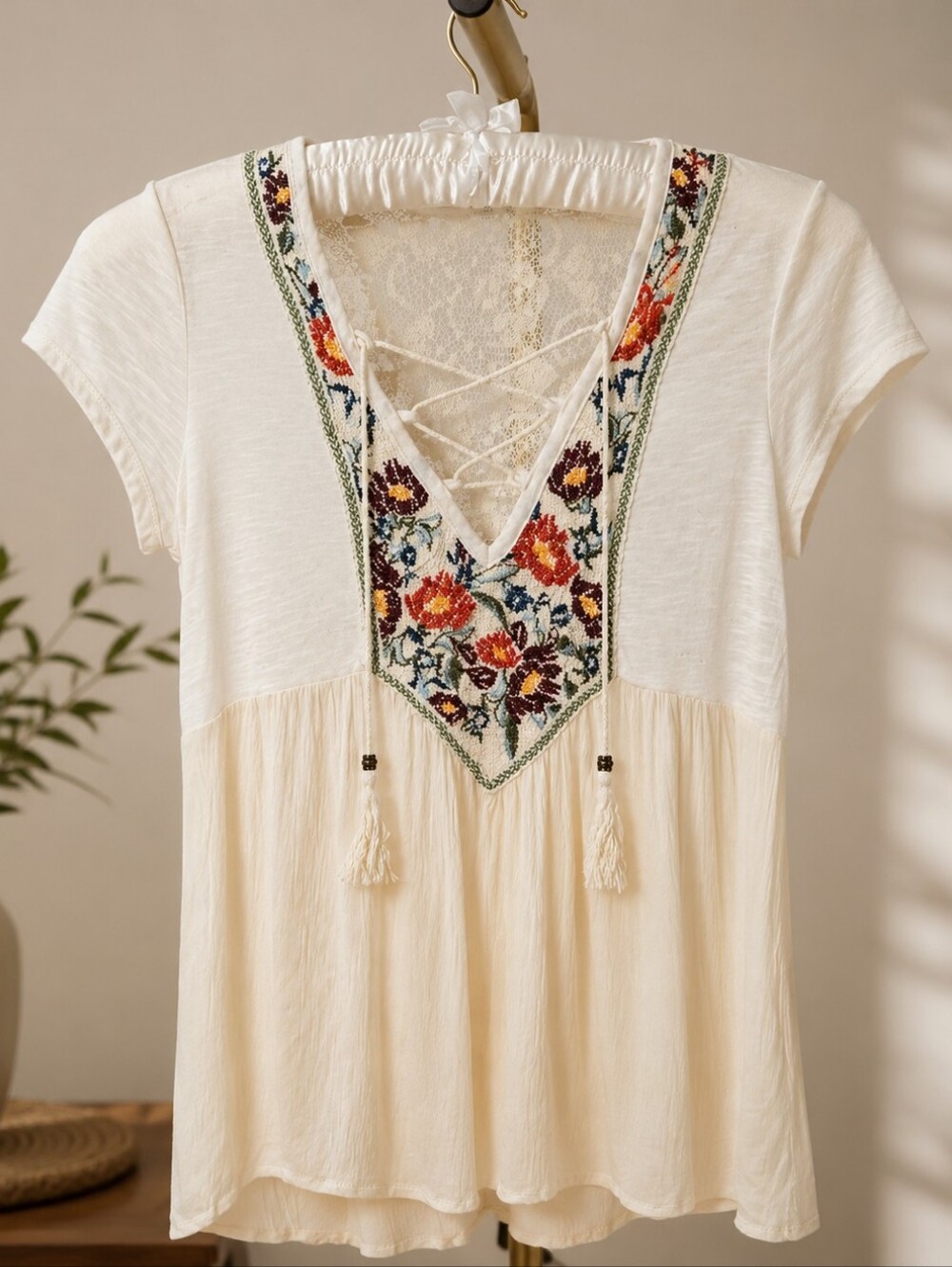 EUC Maurices Boho Embroidered Cream Blouse With Lace Back Panel